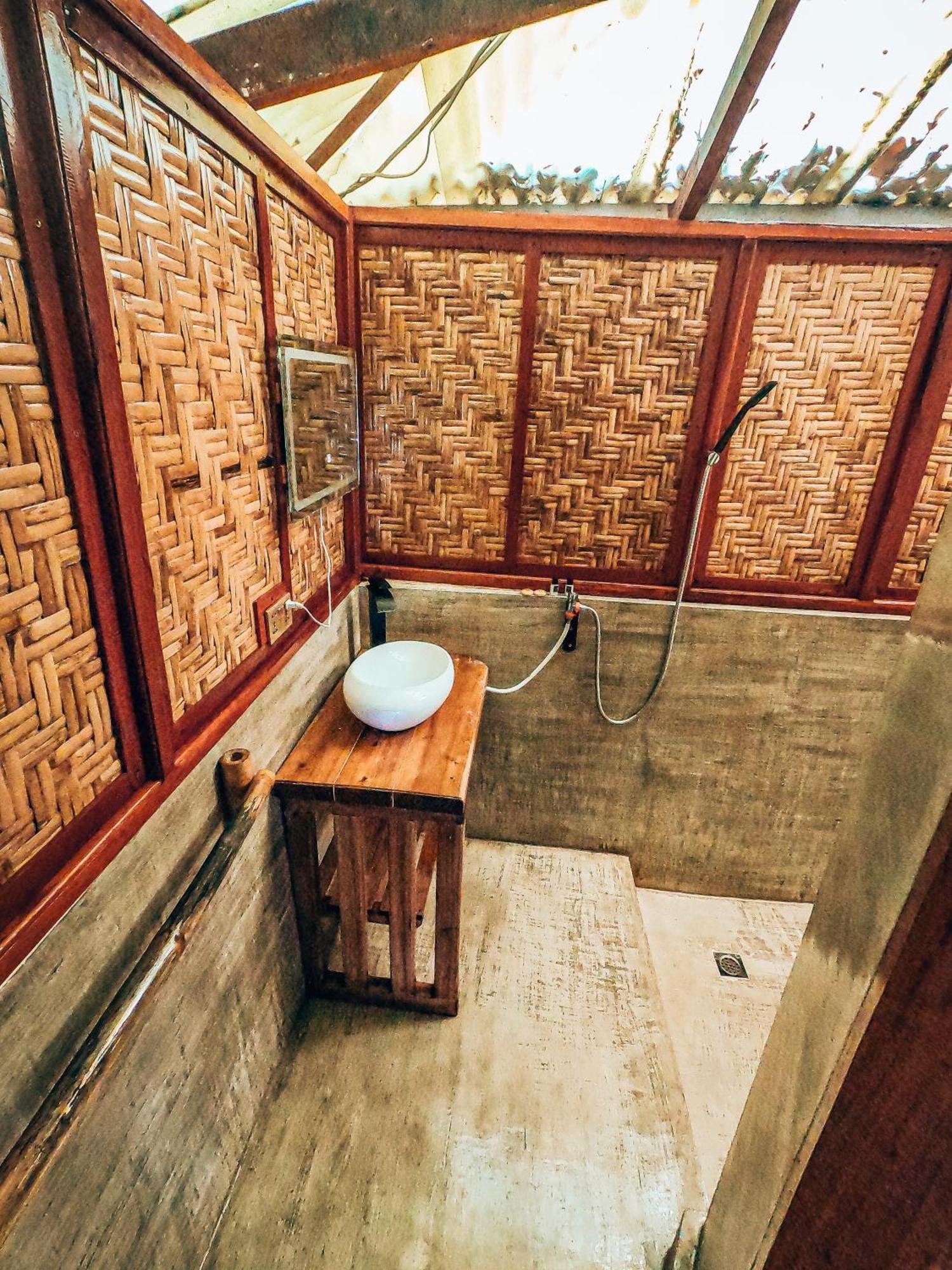 Shakabrah'S Beachfront Kubo جنرال لونا المظهر الخارجي الصورة
